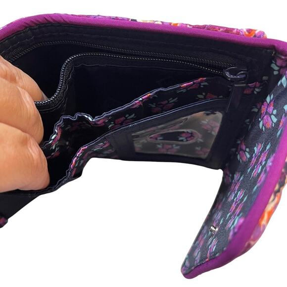 Vera Bradley RFID Riley Compact Wallet in Dream Tapestry Like New - Picture 4 of 5